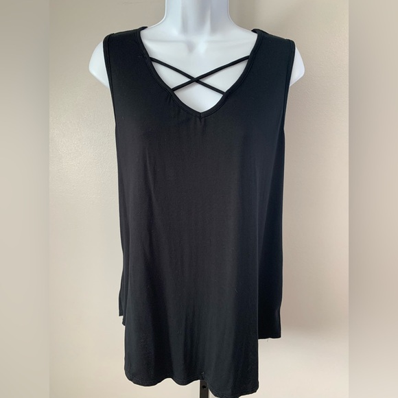BOMBOM Black Sleeveless Top with Crisscross Detail - Picture 13 of 16